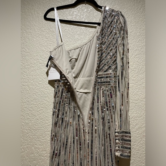 NWT Mac Duggal Asymmetrical One Shoulder Sequin Gown Platinum Size 6 - Picture 10 of 13